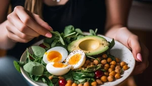 Idealne śniadanie białkowo-tłuszczowe. Wystarczą dwa dobrze znane składniki