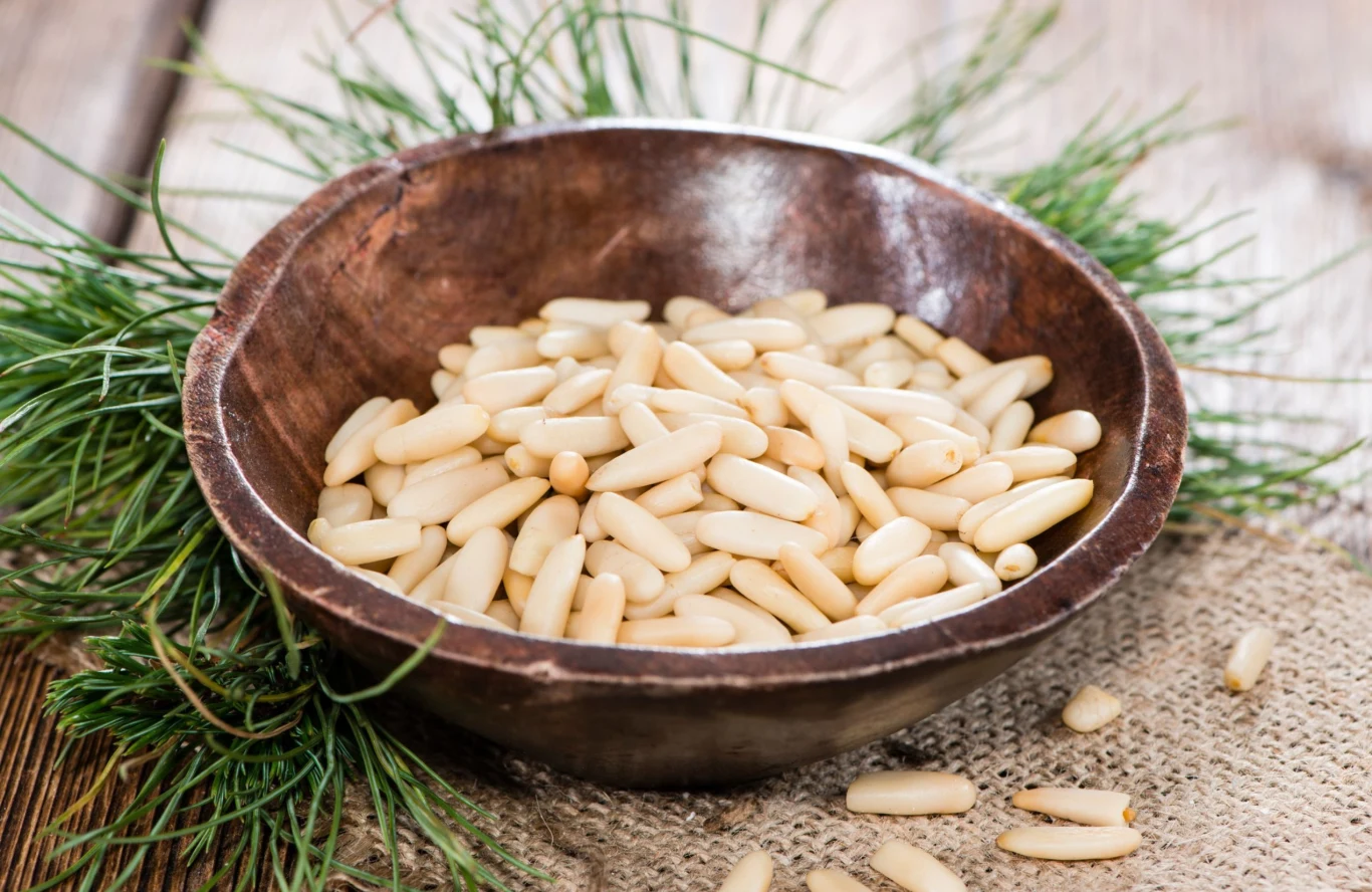 Orzeszki piniowe są doskonałym źródłem witaminy K i cynku Orzeszki piniowe są doskonałym źródłem witaminy K i cynku