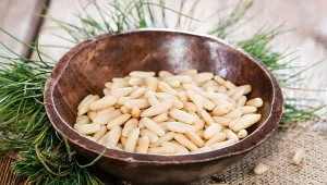 Orzeszki piniowe są doskonałym źródłem witaminy K i cynku 