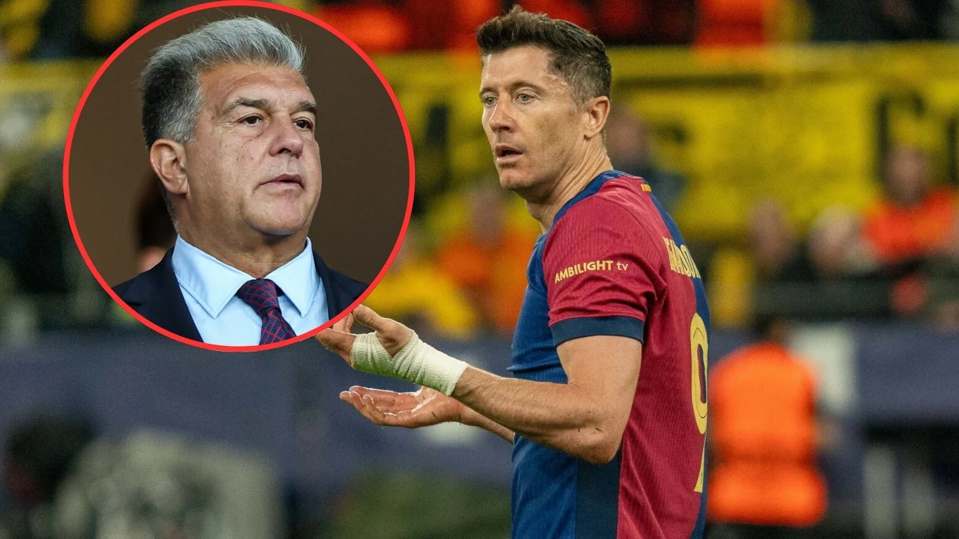 Robert Lewandowski, Joan Laporta Piłkarz w stroju klubu FC Barcelona stoi na boisku podczas meczu, w tle widoczna publiczność, po lewej stronie w okręgu znajduje się zdjęcie mężczyzny w garniturze.