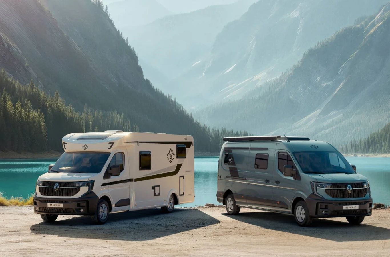 Nowa gama obejmuje dziewięć kamperów i dwa kampervany. Dwa nowoczesne kampery zaparkowane nad błękitnym jeziorem, otoczonym wysokimi, porośniętymi lasem górami w tle, przy sprzyjającej pogodzie i przejrzystym niebie.