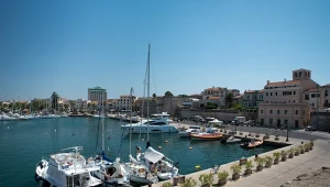 Alghero jest jednym z popularniejszych kurortów na Sardynii. 