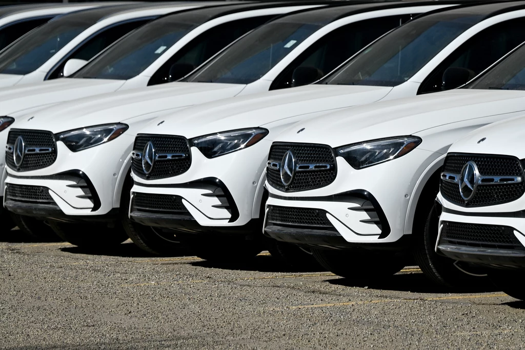 Mercedes sprzedaje salony Mercedes sprzedaje salony