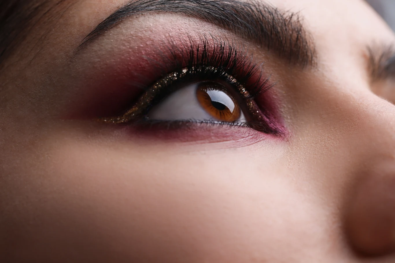 Posiadaczki brązowych oczu powinny zaszaleć z kolorami