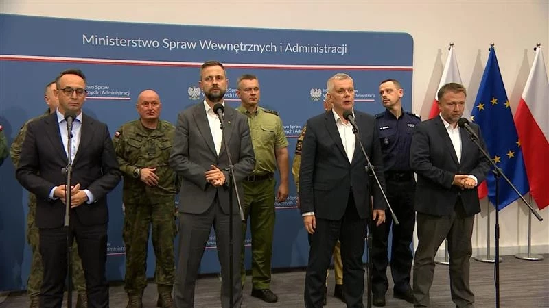 "Przed nami trudne 48 godzin". Ministrowie pilnie apelują ws. nawałnic