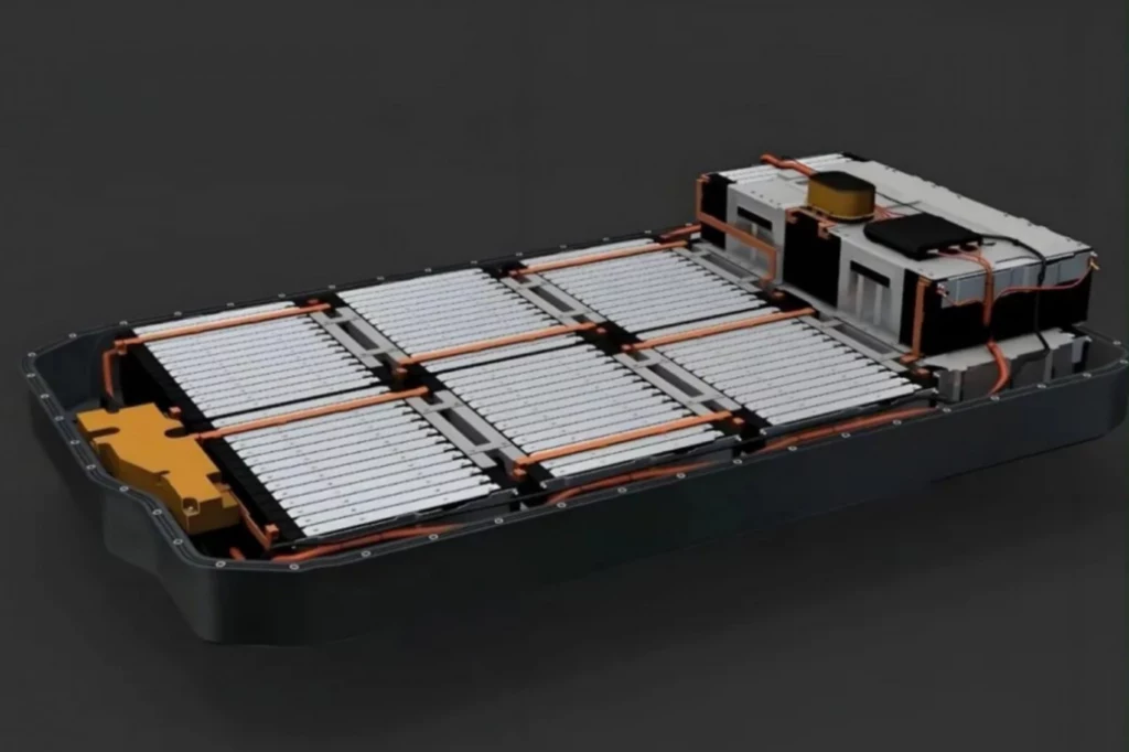 Półprzewodnikowa bateria na bazie siarczków opatentowana przez Huawei Bateria trakcyjna do samochodu elektrycznego z widocznymi modułami ogniw połączonymi przewodami, osadzona na czarnej podstawie z elementami elektronicznymi i zabezpieczeniami.