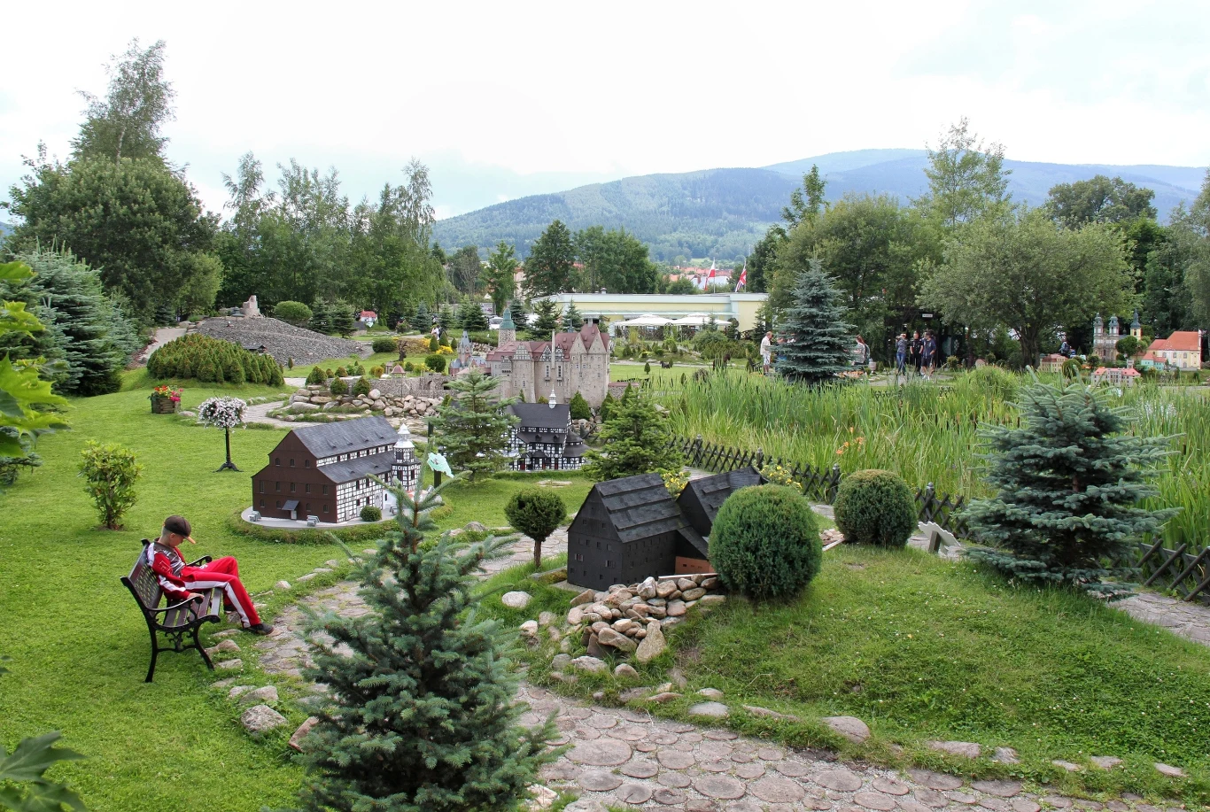 Jedną z największych atrakcji Kowar jest Park Miniatur Zabytków Dolnego Śląska.