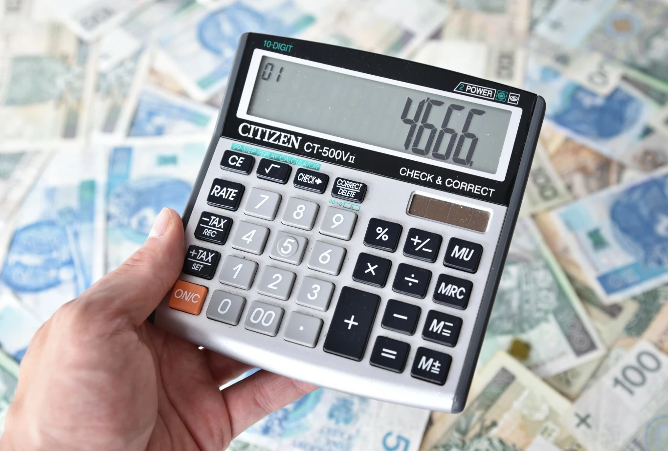 Brutto na umowie o pracę a koszt pracodawcy – o co chodzi w pasku wypłaty? Brutto na umowie o pracę a koszt pracodawcy – o co chodzi w pasku wypłaty?