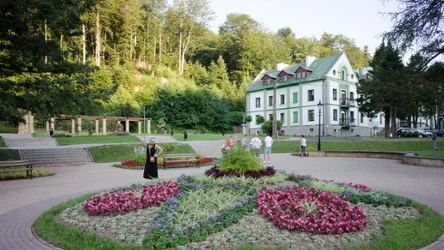 Iwonicz-Zdrój posiada długą tradycję uzdrowiskową. Jakie walory lecznicze oferuje przybyłym kuracjuszom?