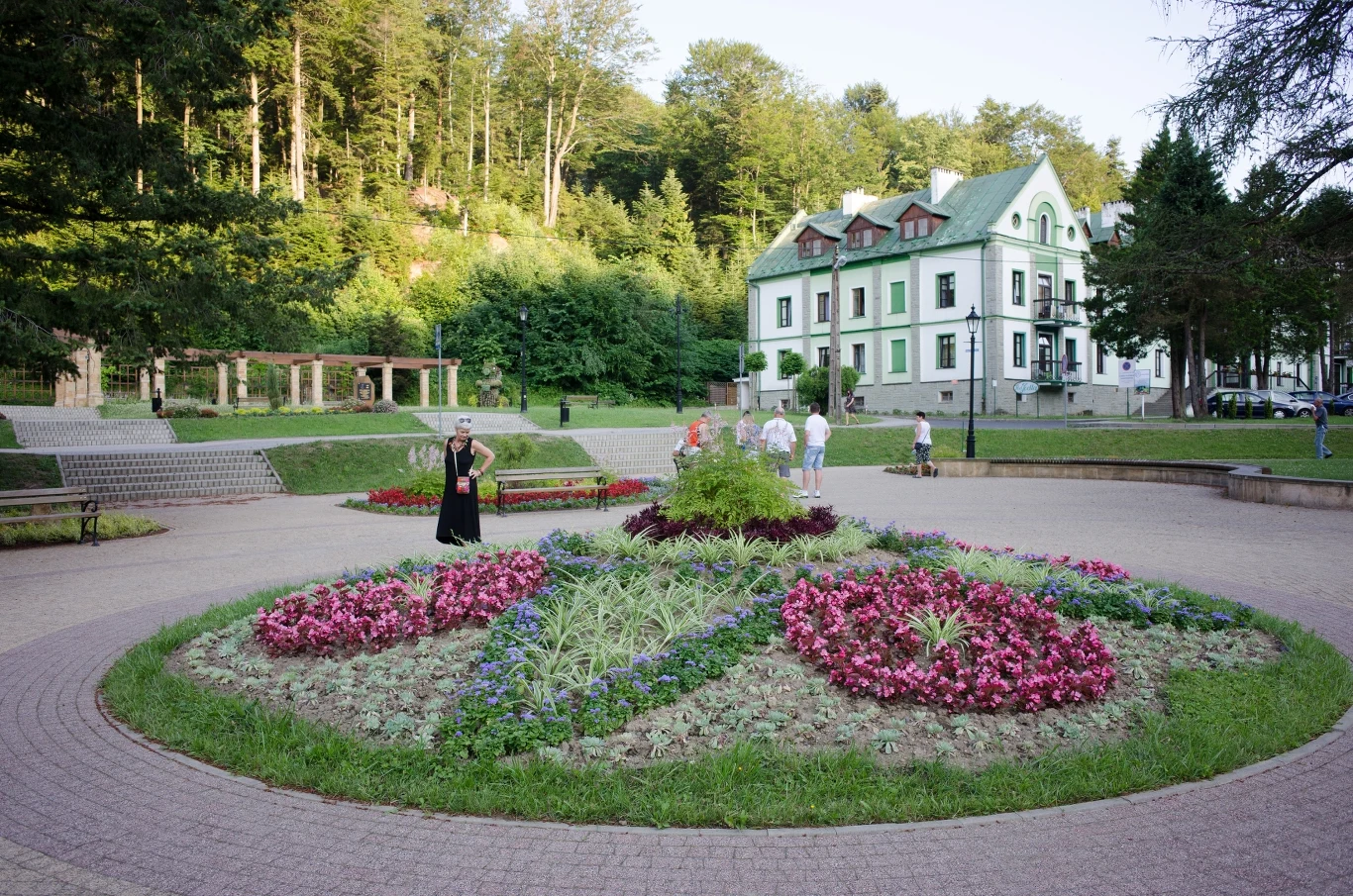 Iwonicz-Zdrój posiada długą tradycję uzdrowiskową. Jakie walory lecznicze oferuje przybyłym kuracjuszom?