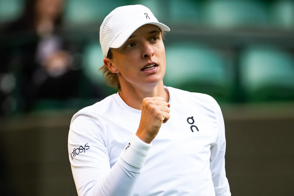 Iga Świątek rywalizowała z Ludmiłą Samsonową o awans do półfinału Wimbledonu Iga Świątek rywalizowała z Ludmiłą Samsonową o awans do półfinału Wimbledonu