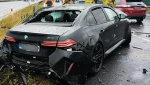 Kierowcę BMW M5 poniosło. Auto za 700 tys. doszczętnie zniszczone 