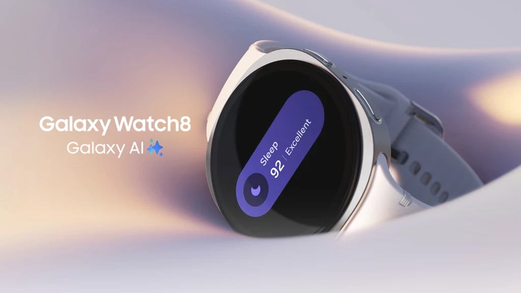 Smartwatch Samsung Galaxy Watch 8. Biały smartwatch Galaxy Watch8 z wyświetlaczem cyfrowym prezentującym wynik analizy snu oraz informacją o bardzo dobrej jakości snu, na tle miękkiej, abstrakcyjnej powierzchni ze stonowanym światłem.