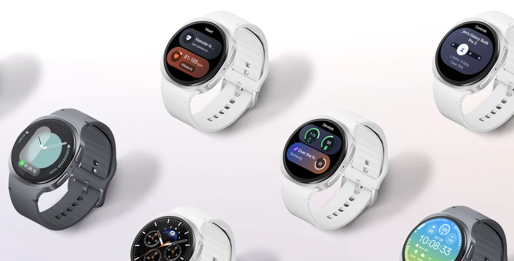 Smartwatche Samsung Galaxy Watch 8 dostępne są w różnych wersjach. Nowoczesne smartwatche z okrągłymi kolorowymi wyświetlaczami na białych i szarych paskach, różne widoki tarcz i funkcji na ekranach.