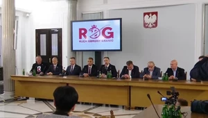 Owacje dla Roberta Bąkiewicza. "Historyczne posiedzenie" w Sejmie