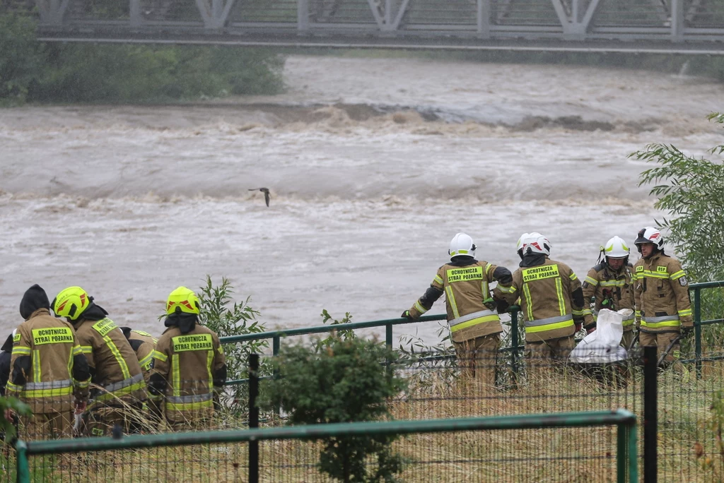 Nawałnice nad Polską. Straż pożarna interweniowała w nocy prawie tysiąc razy Nawałnice nad Polską. Straż pożarna interweniowała w nocy prawie tysiąc razy