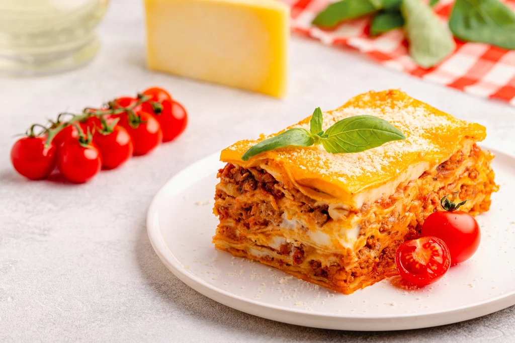 Lasagne naleśnikowa to świetny sposób na wykorzystanie zbędnych naleśników Lasagne naleśnikowa to świetny sposób na wykorzystanie zbędnych naleśników