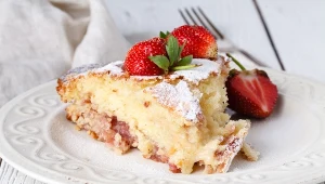 15-minutowe ciasto na lato. Lekkie, puchate i z truskawkami