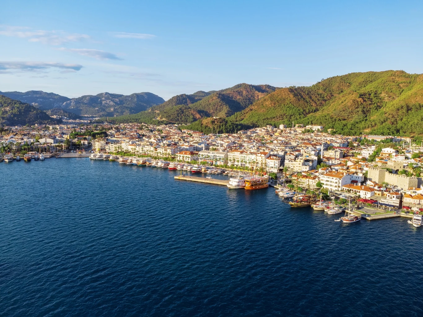 Marmaris to rajski kurort w Turcji, do którego chętnie wybierają się polscy turyści. Z czego słynie? Marmaris to rajski kurort w Turcji, do którego chętnie wybierają się polscy turyści. Z czego słynie?