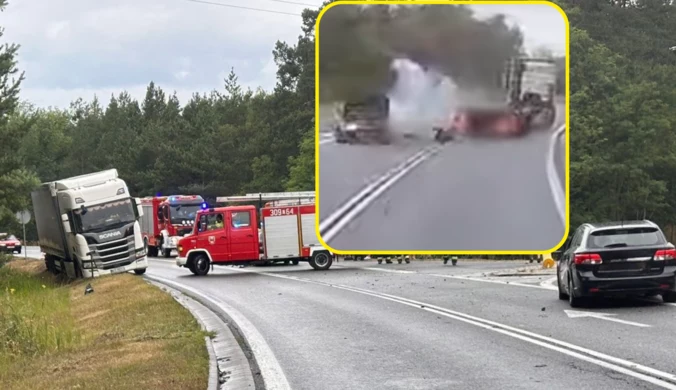 Naczepa wpadła w poślizg na zakręcie i uderzyła w samochód osobowy.