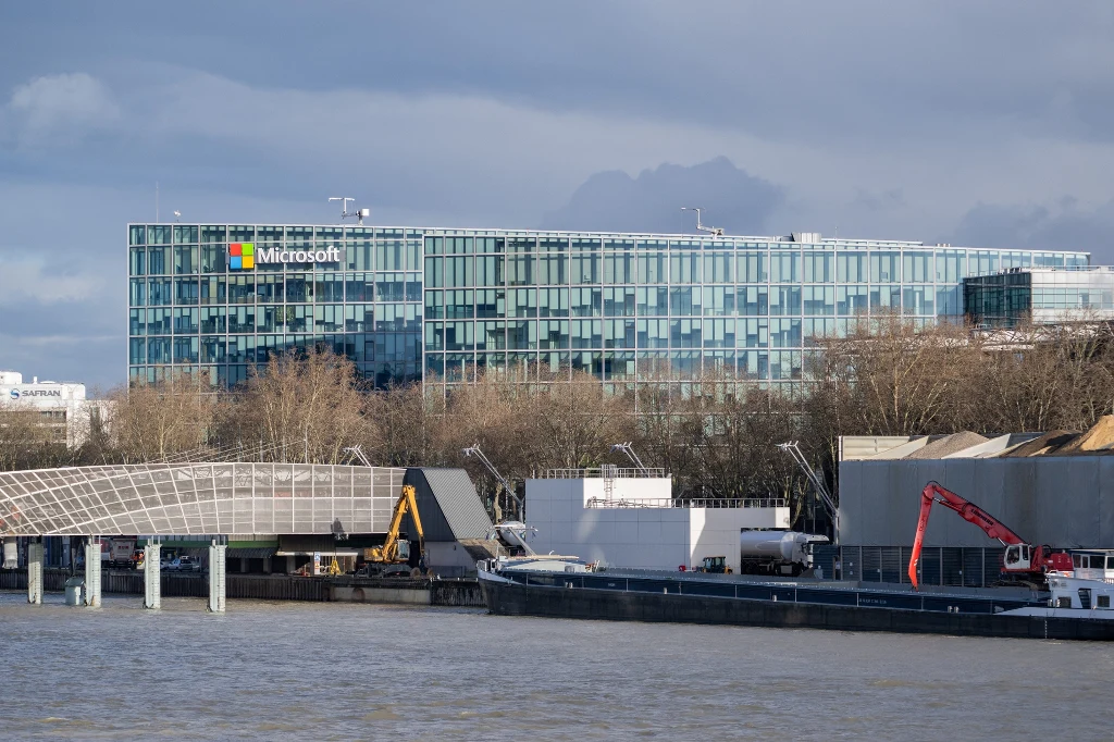 Firma Microsoft zaoszczędziła w ubiegłym roku ponad 500 milionów dolarów