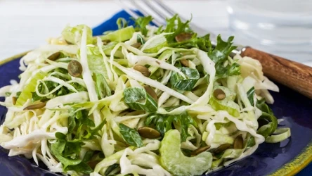 Seler naciowy świetnie pasuje do obiadowych surówek i sałatek