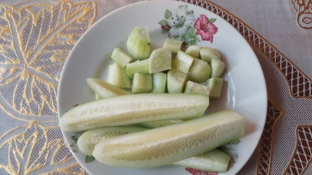 Biały ogórek wyróżnia się nie tylko kolorem, ale także delikatnym smakiem i pięknym zapachem