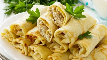 Naleśniki mają wegetariański farsz, który jednak syci na dłużej