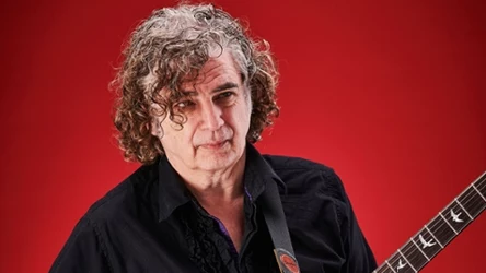 Jakko Jakszyk od 2013 r. jest wokalistą i gitarzystą King Crimson