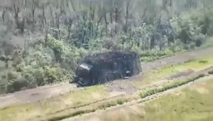 Ukraińska armia uderzyła aż 60 dronami w rosyjski pancerny wagon