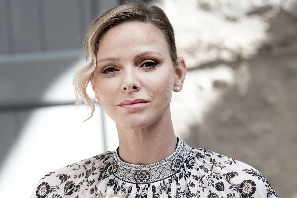 Księżna Charlene zachwyciła swoim wyglądem przybywając do Francji Księżna Charlene zachwyciła swoim wyglądem przybywając do Francji