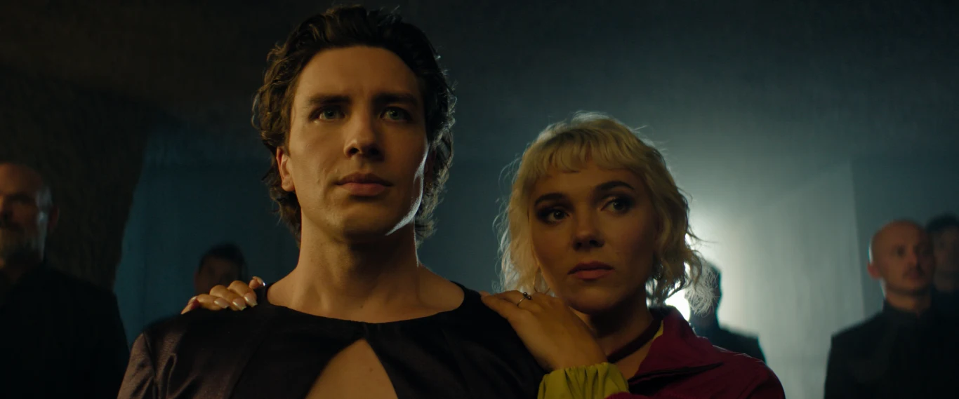 Cody Fern i Synnøve Karlse w "Fundacji"