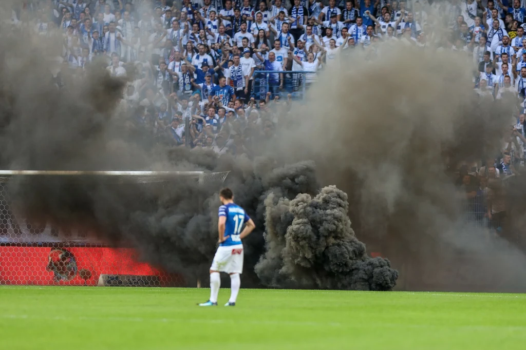 Przerwany mecz Lech Poznań - Legia Warszawa Przerwany mecz Lech Poznań - Legia Warszawa
