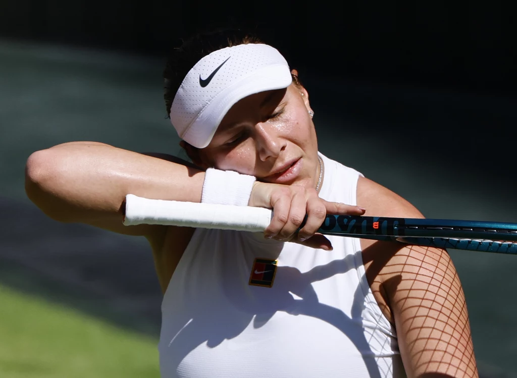 Amanda Anisimova po fenomenalnym meczu pokonała w półfinale Arynę Sabalenkę. Finał z Igą Świątek zapowiada się pasjonująco Amanda Anisimova po fenomenalnym meczu pokonała w półfinale Arynę Sabalenkę. Finał z Igą Świątek zapowiada się pasjonująco