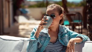 Schłodzony kefir nie tylko nawadnia, ale dostarcza też cennych elektrolitów 