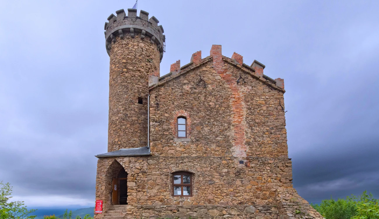 Ten zamek na Dolnym Śląsku zaskakuje swoją historią Ten zamek na Dolnym Śląsku zaskakuje swoją historią