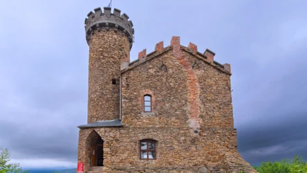 Ten zamek na Dolnym Śląsku zaskakuje swoją historią 