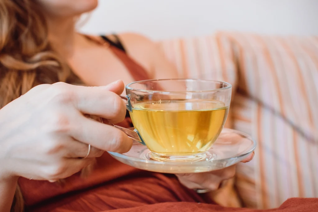 Zwalcza wolne rodniki, pomaga przy insulinooporności. Podagrycznik ma moc właściwości zdrowotnych