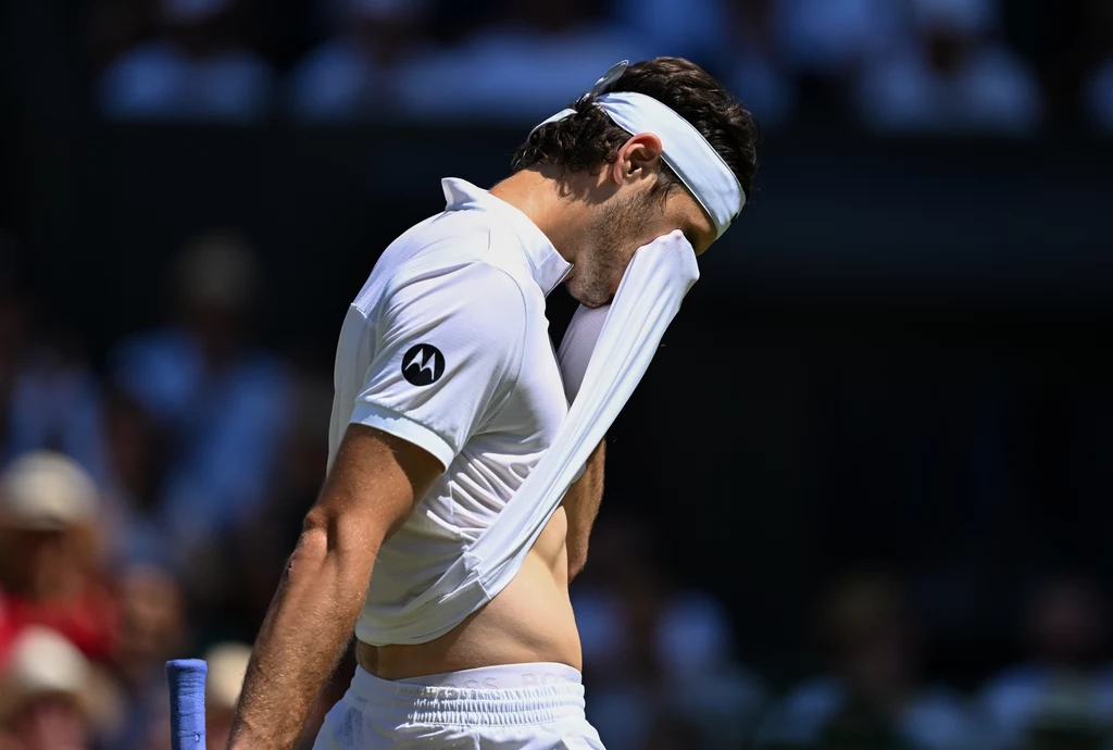 W pierwszym półfinale Wimbledonu było bardzo gorąco. Na zdjęciu Taylor Fritz