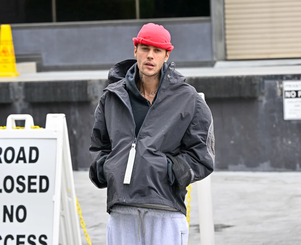 Justin Bieber niespodziewanie wypuścił nowy album Justin Bieber niespodziewanie wypuścił nowy album