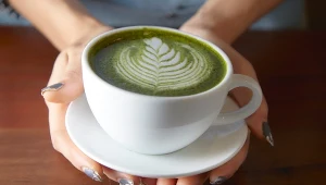 Filiżanka matchy ma aż 137 razy więcej przeciwutleniaczy niż zwykła zielona herbata