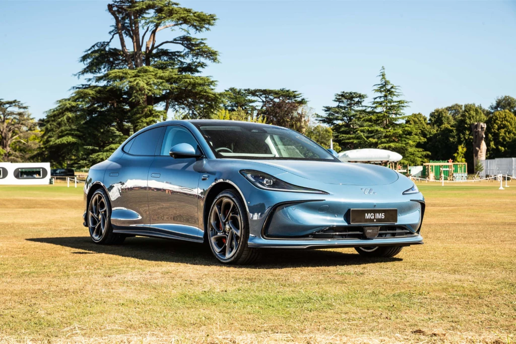 Sedan IM5 dostępny będzie w dwóch wersjach - standardowej oraz Performance. Sedan IM5 dostępny będzie w dwóch wersjach - standardowej oraz Performance.