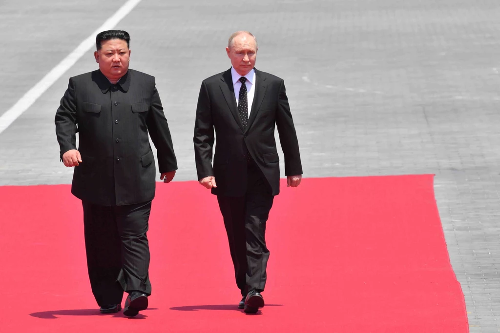 Kim Dzong Un pomaga Rosji w walce z Ukrainą. Wysłał miliony pocisków