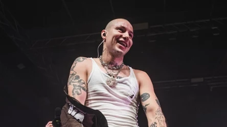Żabson podczas koncertu w ramach trasy Hollywood Smile X-Perience