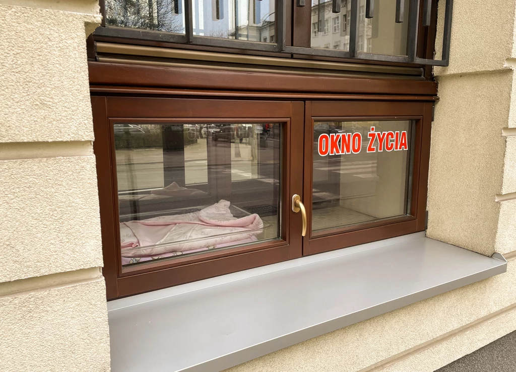 W oknie życia w budynku Zgromadzenia Zakonnego Siostr Loretanek odnaleziono chłopca W oknie życia w budynku Zgromadzenia Zakonnego Siostr Loretanek odnaleziono chłopca