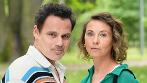 Karol (Jan Wieczorkowski) zdecyduje się szczerze porozmawiać z Beatą (Anita Jancia) 