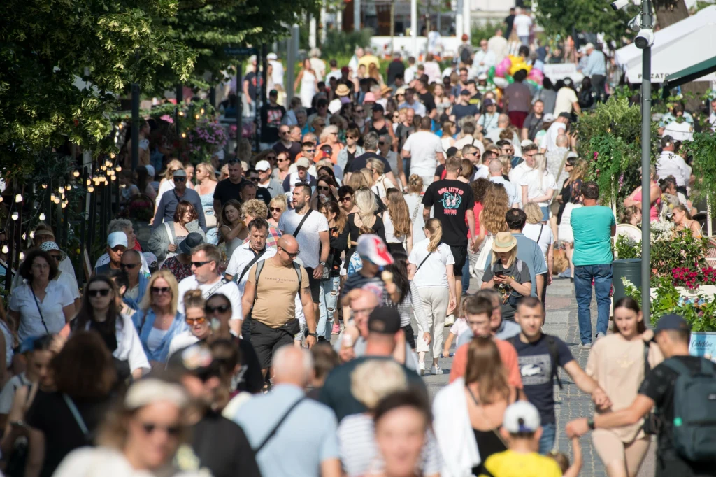 Sopot w każdy sezon przeżywa turystyczne oblężenie.