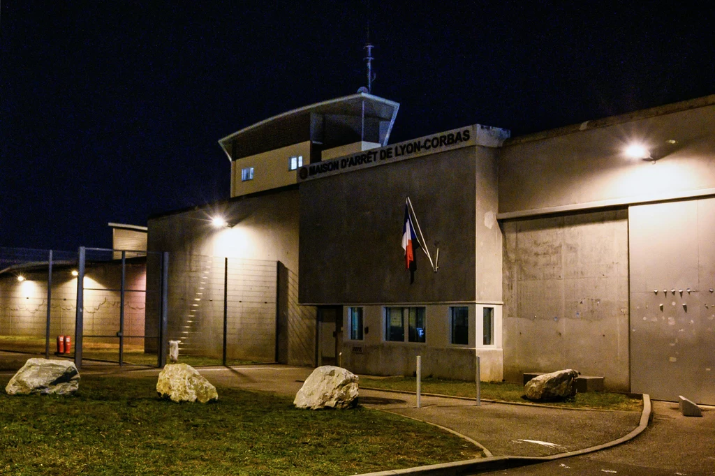Francja. Więzień, który zbiegł w walizce kolegi, został zatrzymany