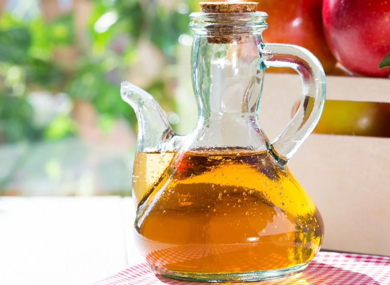 Przygotowany specjalną metodą ocet jabłkowy ma niezwykłe właściwości. Przygotowany specjalną metodą ocet jabłkowy ma niezwykłe właściwości.