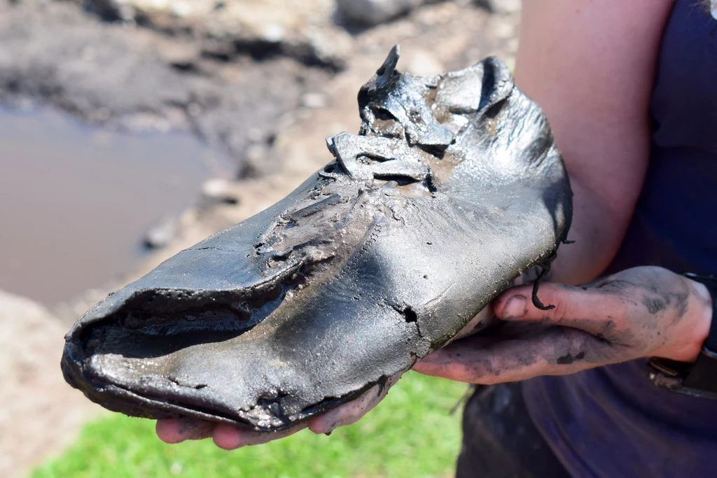 Badacze natknęli się na gigantyczne buty. To szczątki po dawnym cesarstwie Badacze natknęli się na gigantyczne buty. To szczątki po dawnym cesarstwie